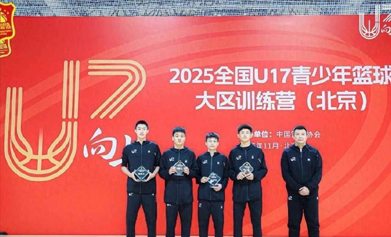 星空体育平台-广东宏远训练开放日，赛前豪取连胜引欢呼，NBA总决赛在即，医务组通报恢复的简单介绍